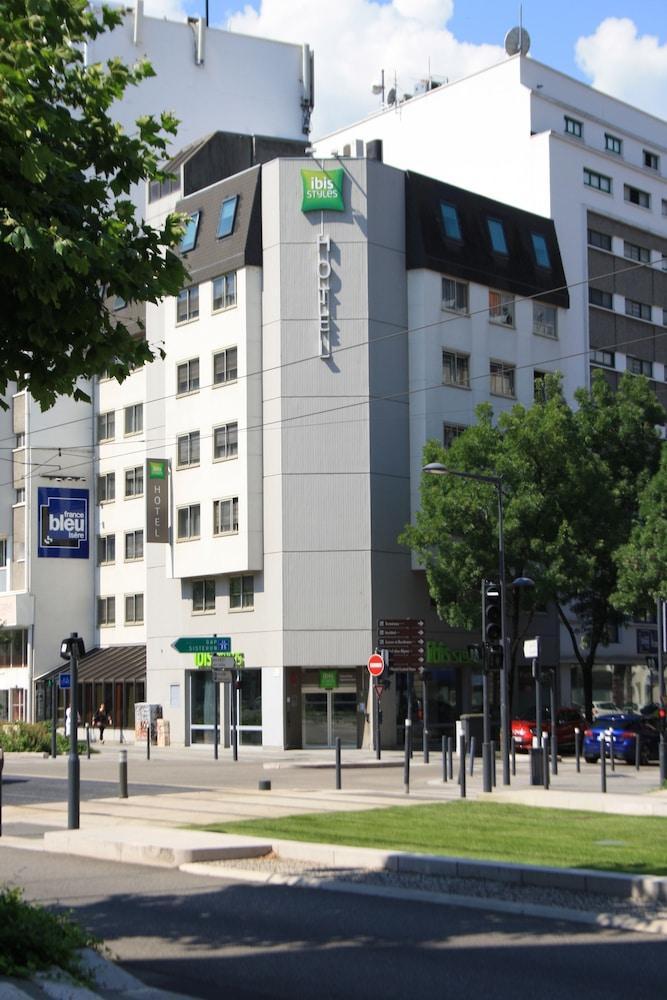 Ibis Styles Grenoble Centre Gare Hotel Exterior foto