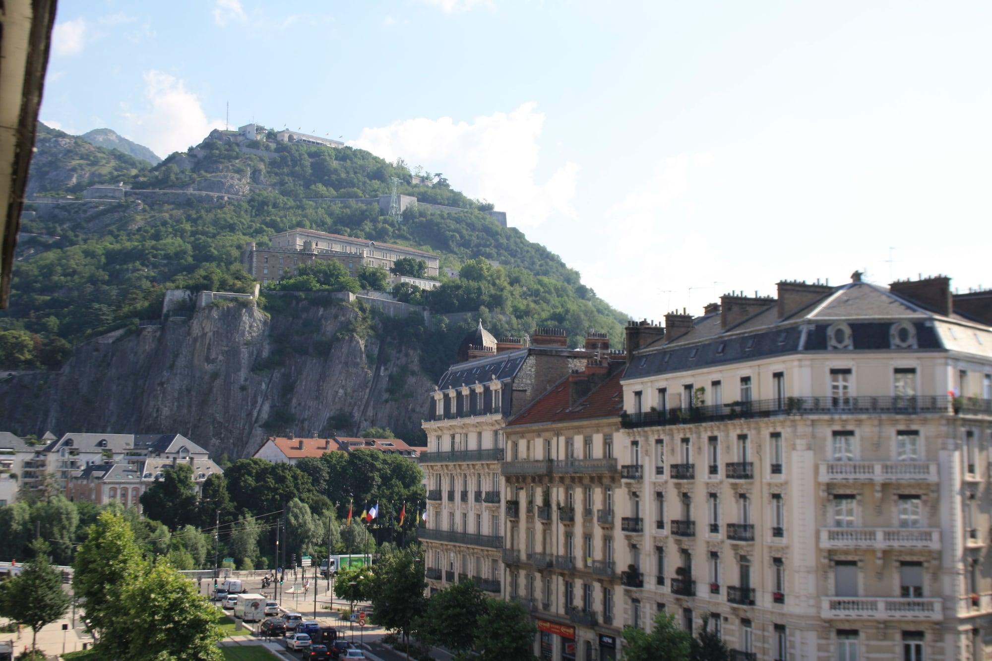 Ibis Styles Grenoble Centre Gare Hotel Exterior foto